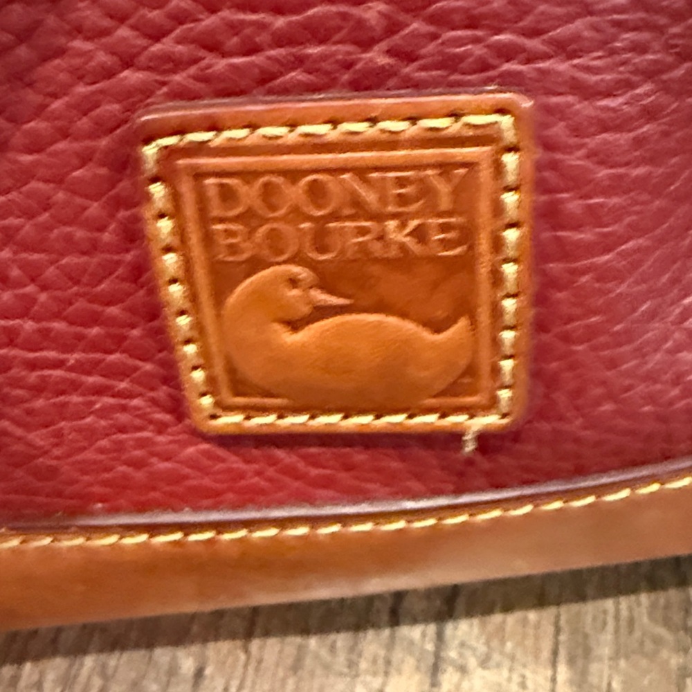 WOMENS DOONEY AND BURKE LEATHER SHOULDER BAG - Picture 4 of 8